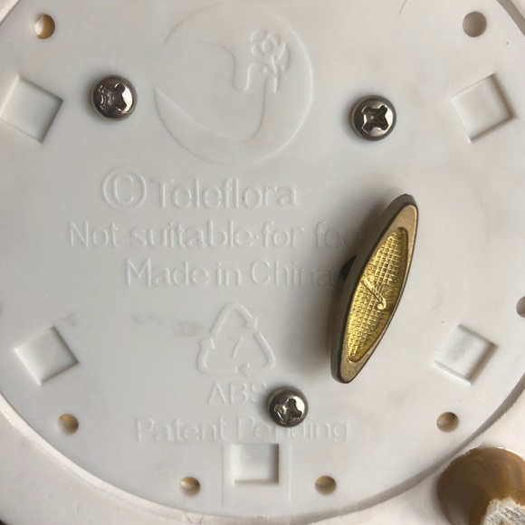 Hummingbird on Gardenia Porcelain Teleflora Music Box - Picture 10 of 11